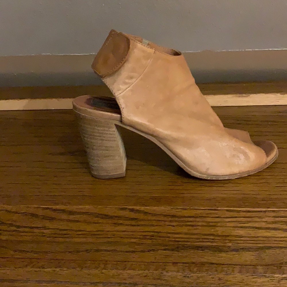 Camel chunky high heels